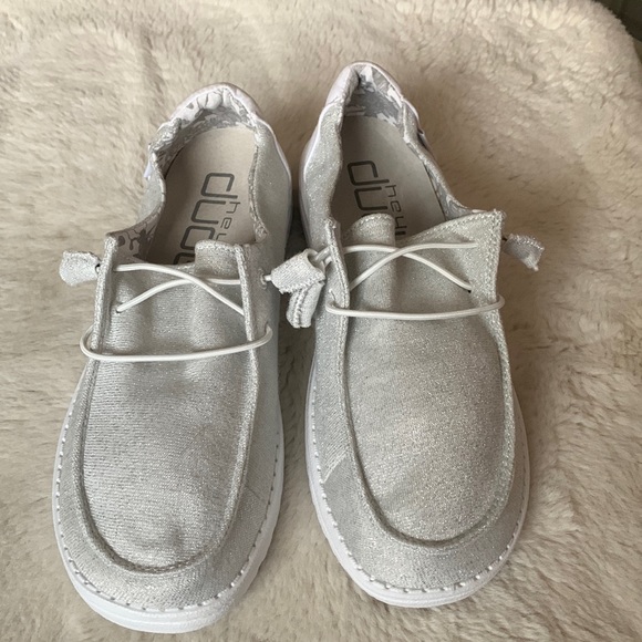 hey dude sparkling white